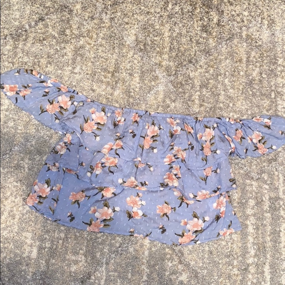 Off the shoulder American Eagle crop top.